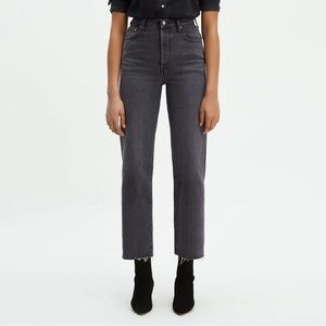 EUC Levi’s - Ribcage Straight - Washed Black/Raw Hem - Size 28